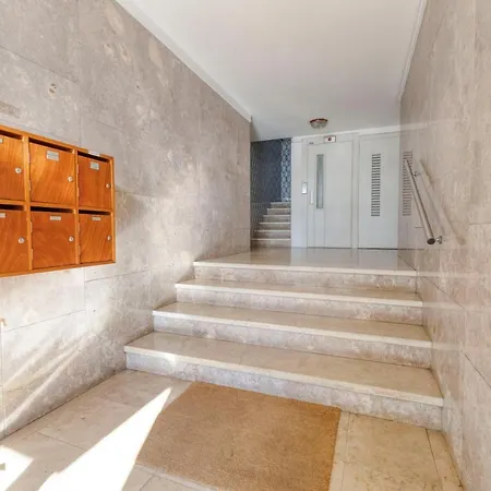 Travel & Live Bragas Homestay Porto