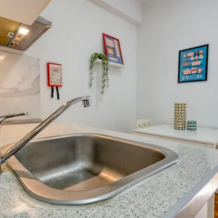 Travel & Live Bragas Homestay Porto